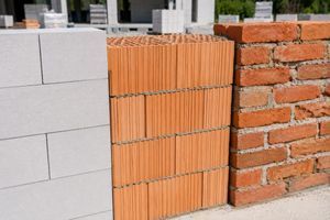 Газобетон чи цегла та керамоблок: що обрати для будівництва будинку у 2026 році? фото